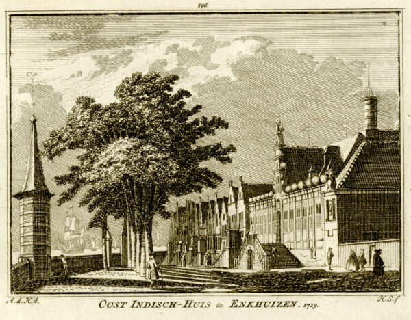 Het Oost-Indisch Huis in Enkhuizen, in 1729, uit 'Het verheerlykt Nederland...', afb. 1
