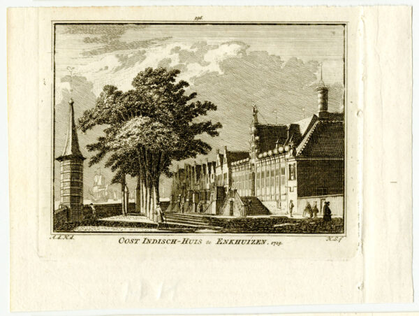 Het Oost-Indisch Huis in Enkhuizen, in 1729, uit 'Het verheerlykt Nederland...', afb. 2